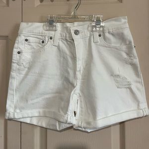 Levi’s white mid length women shorts